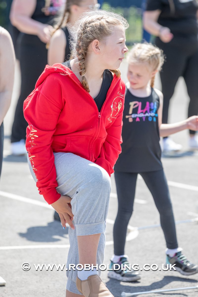 Play Baton – Outside – Everyone