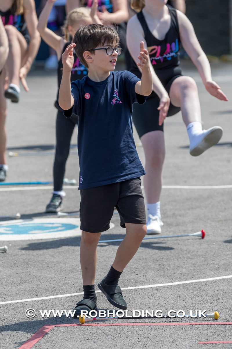 Play Baton – Outside – Everyone