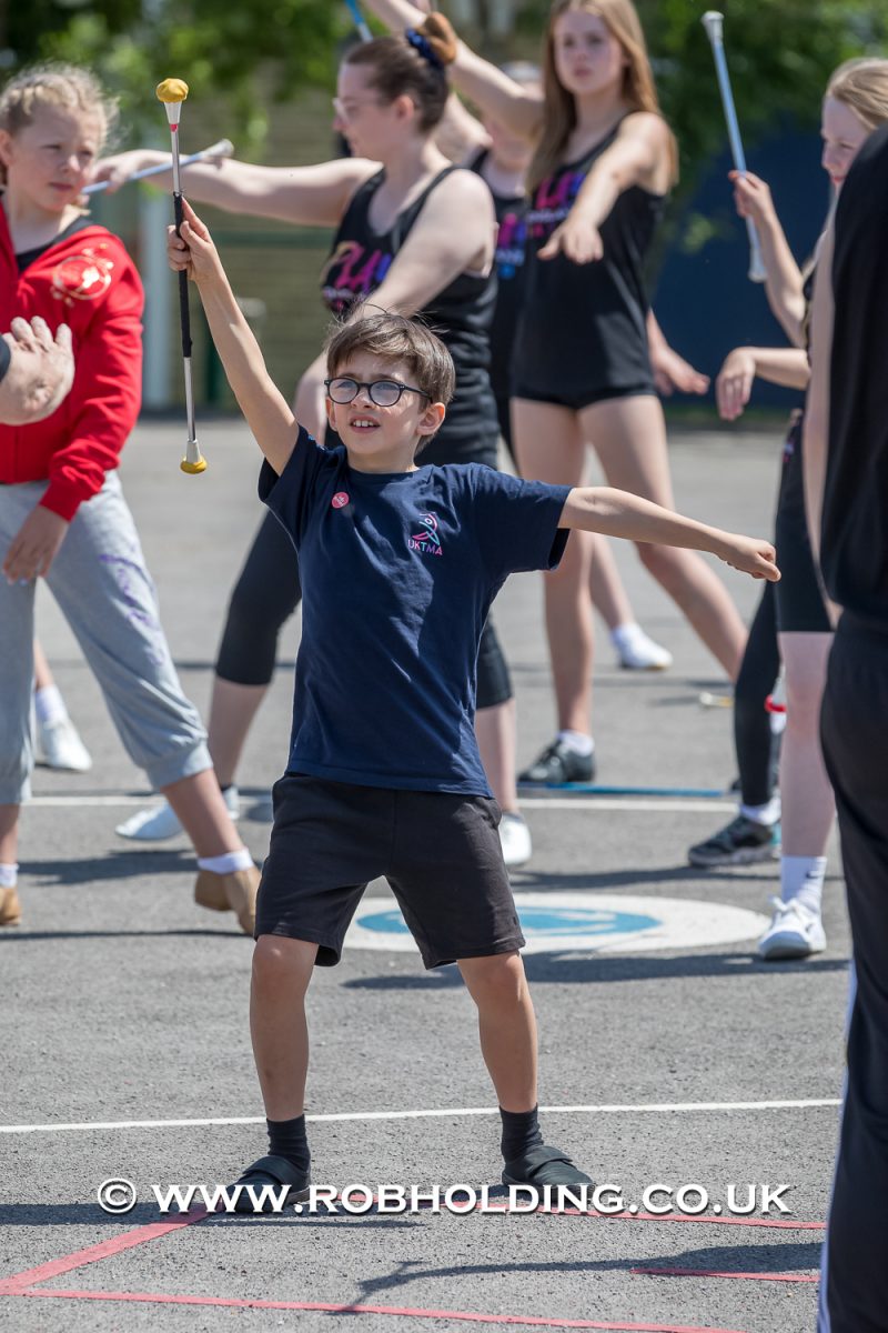 Play Baton – Outside – Everyone